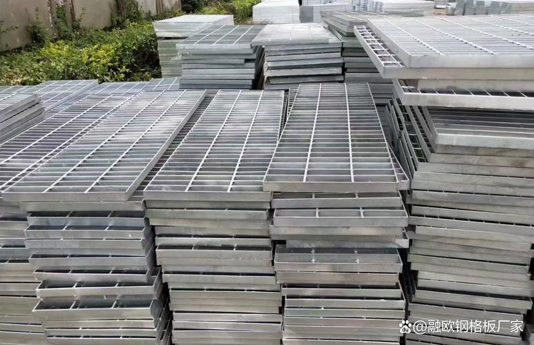 钢格栅地沟盖板作为市政工程,工厂车间,小区园区的常用设施,在排水